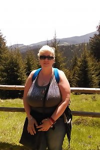 The perfect huge-chested senior mom