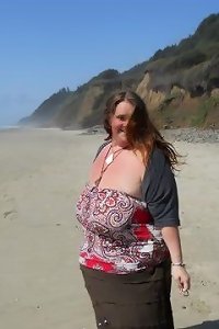 Big, beautiful giant girl getting harsh on bed