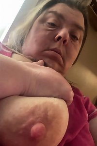 obese girl lovinÐ¢ demonstrating her kinks